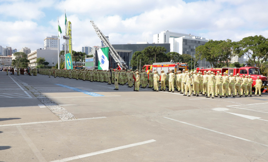 Na maior contratação em dez anos, 419 bombeiros se formam para atuar em todo o Paraná
