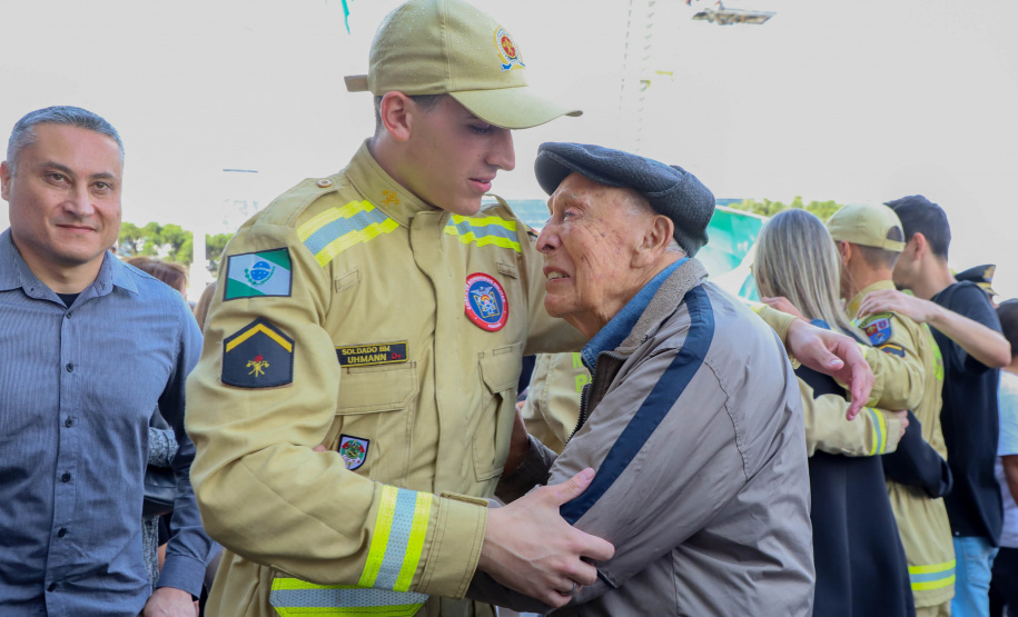 Na maior contratação em dez anos, 419 bombeiros se formam para atuar em todo o Paraná
