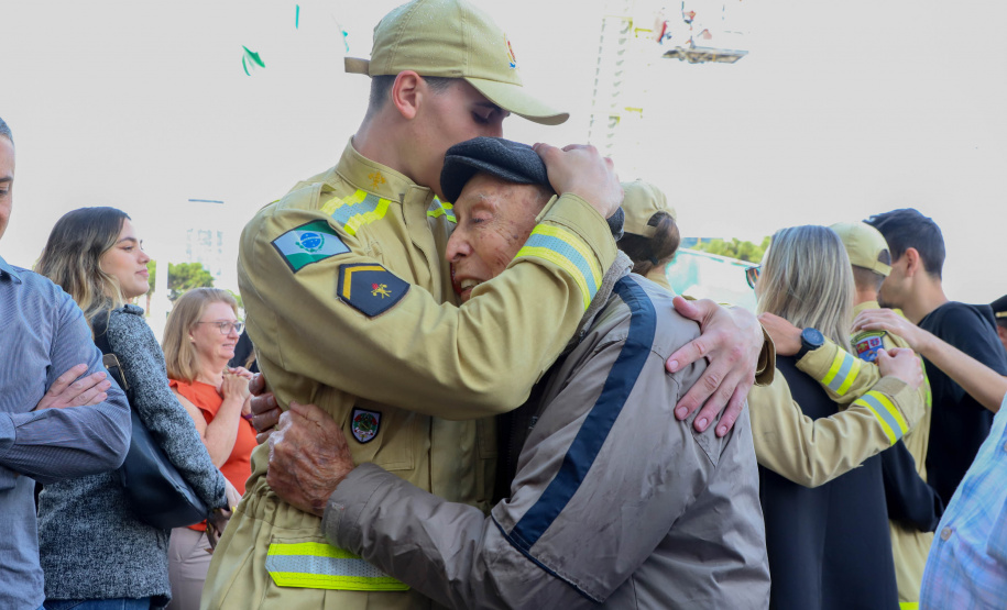 Na maior contratação em dez anos, 419 bombeiros se formam para atuar em todo o Paraná