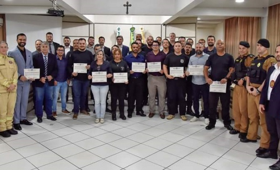 Policiais penais de Francisco Beltrão são homenageados pela Câmara de Vereadores