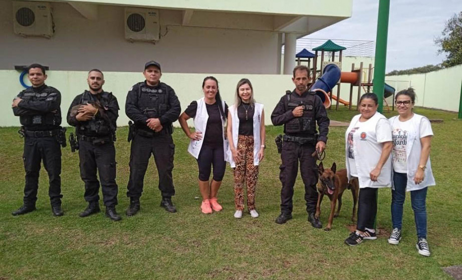 Projeto educativo sobre animais em CMEIs de Maringá tem apoio de cães da Polícia Penal