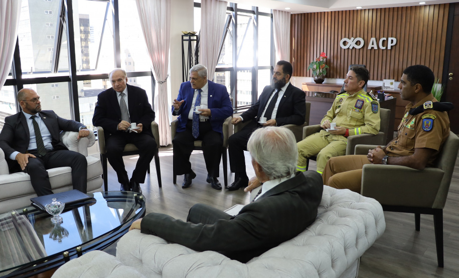 Segurança Pública se reúne com presidência da Associação Comercial do Paraná