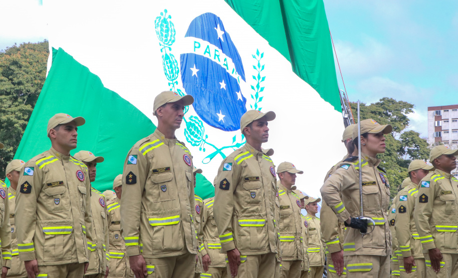 Na maior contratação em dez anos, 419 bombeiros se formam para atuar em todo o Paraná