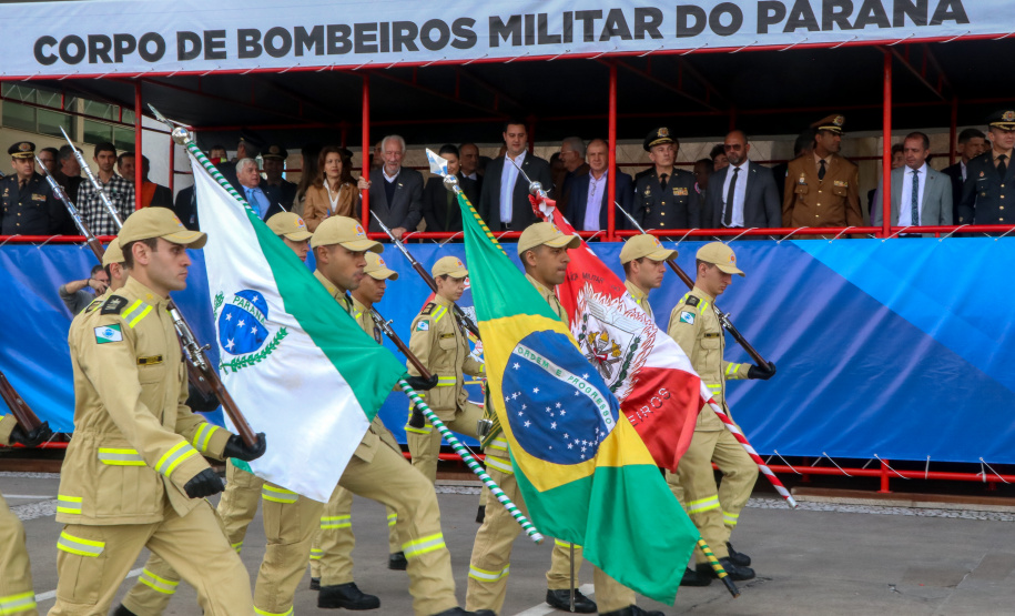 Na maior contratação em dez anos, 419 bombeiros se formam para atuar em todo o Paraná