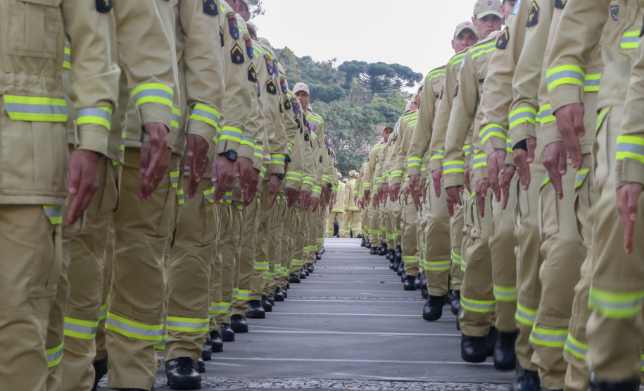 Na maior contratação em dez anos, 419 bombeiros se formam para atuar em todo o Paraná