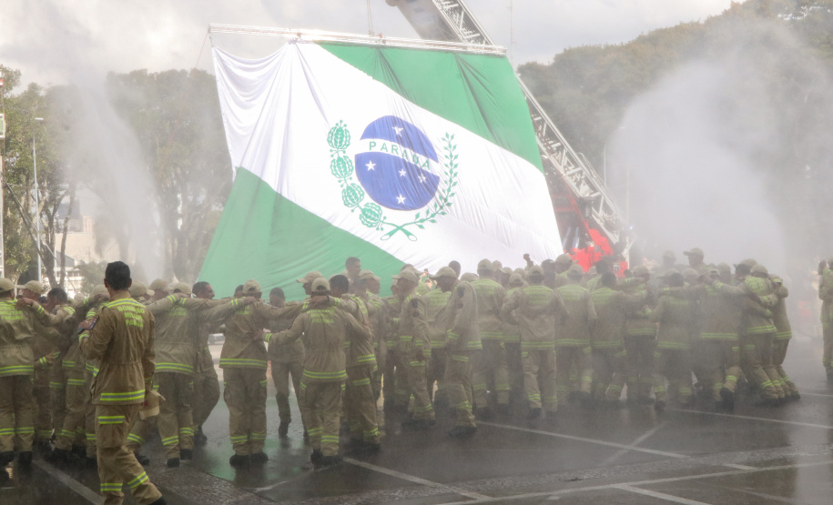 Na maior contratação em dez anos, 419 bombeiros se formam para atuar em todo o Paraná