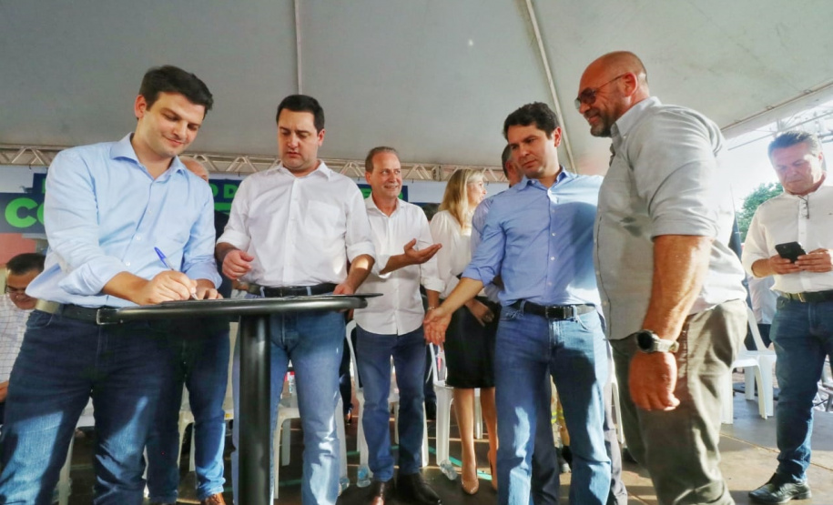Governador inaugura sede do Corpo de Bombeiros e libera novos investimentos para Ivaiporã