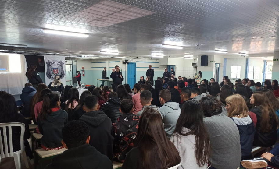 Alunos de Laranjeiras do Sul recebem palestras da Polícia Penal sobre prevenção à violência