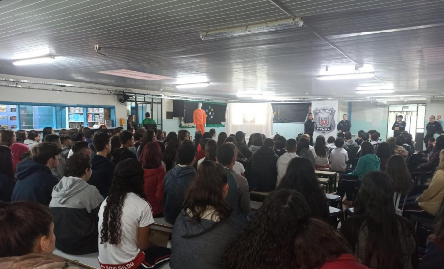 Alunos de Laranjeiras do Sul recebem palestras da Polícia Penal sobre prevenção à violência