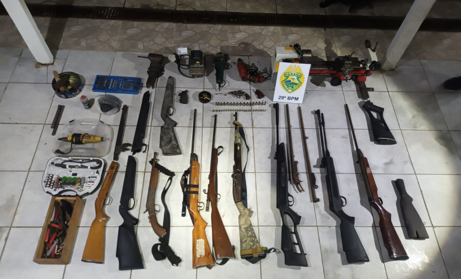 Polícia Militar prende mulher em "fábrica de armas" na Região Metropolitana de Curitiba