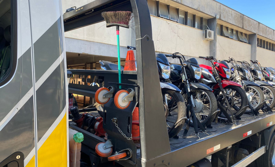 PM prende quatro pessoas e apreende 20 motocicletas durante abordagem em Curitiba