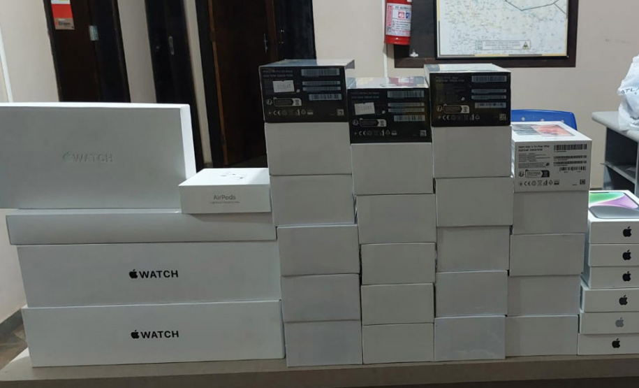 PM apreende 1,6 mil cigarros eletrônicos e centenas de outros produtos em abordagem a ônibus