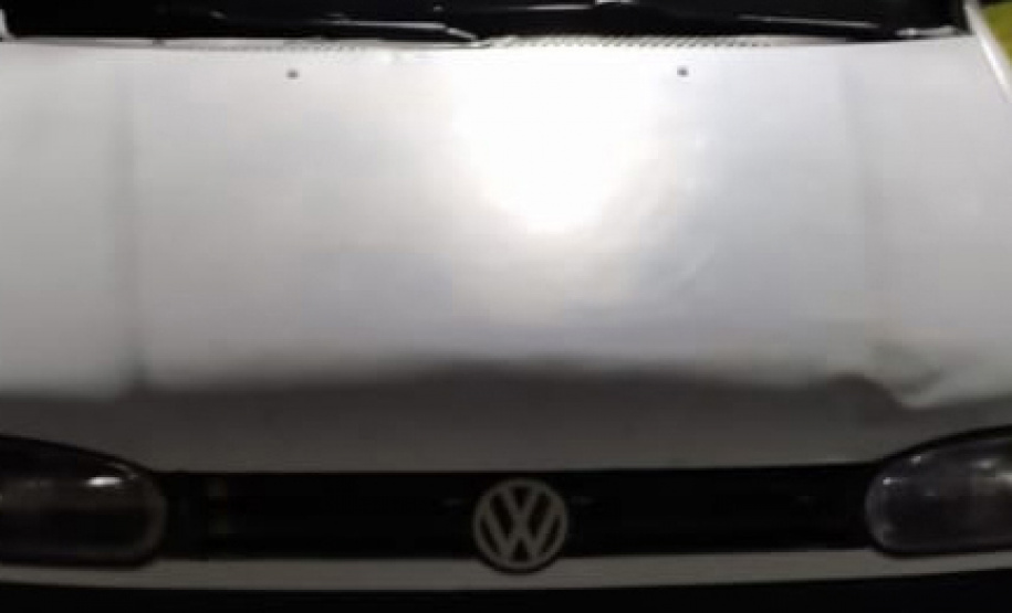 PM prende quatro pessoas em oficina que adulterava veículos na Região Metropolitana de Curitiba