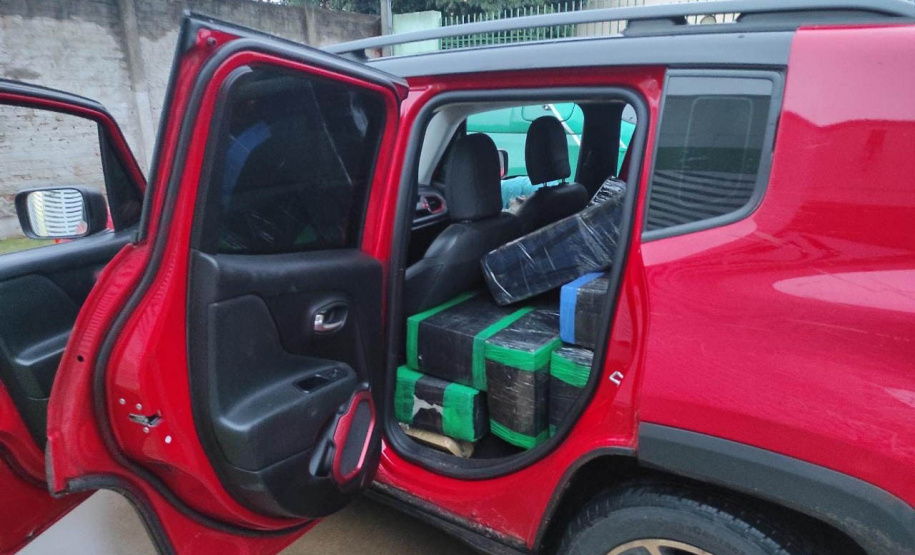 O Batalhão de Polícia Ambiental - Força Verde da Polícia Militar do Paraná apreendeu, nesta segunda-feira (12), mais de meia tonelada de drogas em Umuarama, na região Noroeste do Estado.