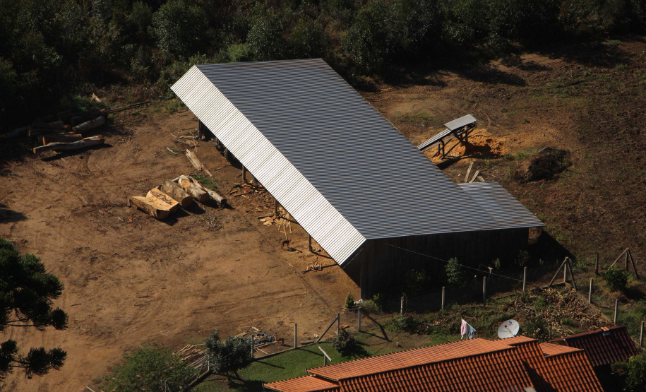 Polícia Militar apreende madeira ilegal durante operação no Sul do Paraná