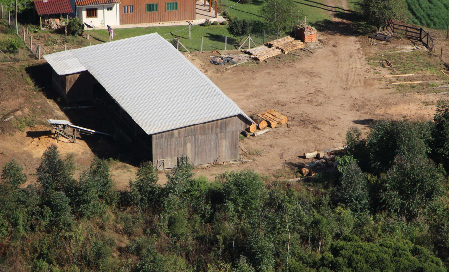 Polícia Militar apreende madeira ilegal durante operação no Sul do Paraná