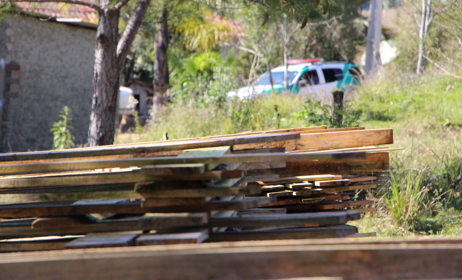 Polícia Militar apreende madeira ilegal durante operação no Sul do Paraná