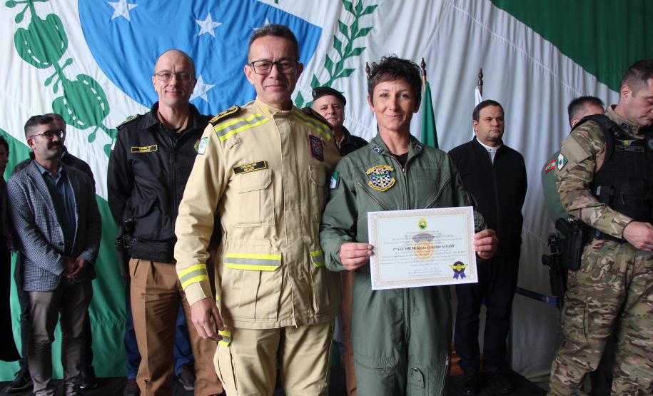 Unidade aérea da Polícia Militar forma novos operadores aerotáticos