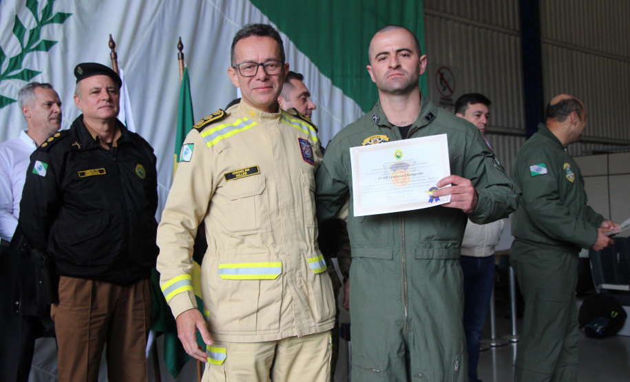 Unidade aérea da Polícia Militar forma novos operadores aerotáticos