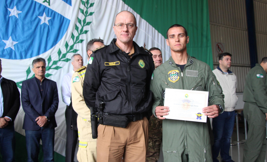 Unidade aérea da Polícia Militar forma novos operadores aerotáticos