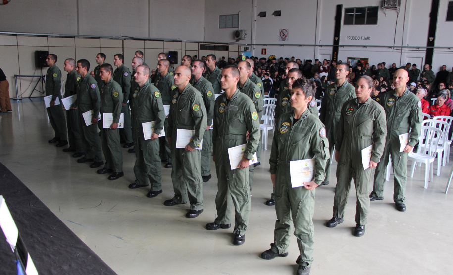 Unidade aérea da Polícia Militar forma novos operadores aerotáticos