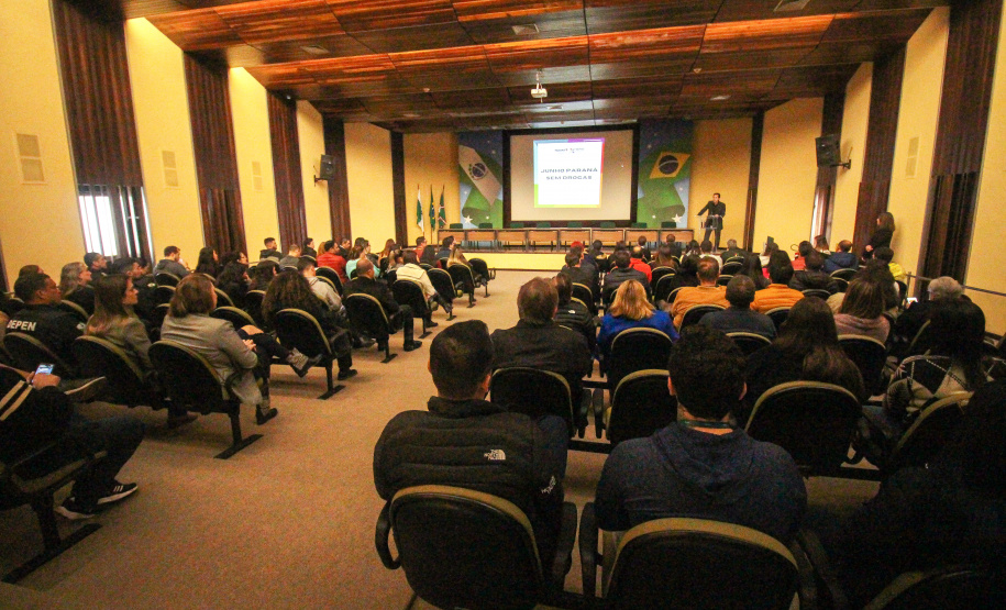 Abertura institucional do Junho Paraná sem Drogas reuniu servidores no auditório da Sesp