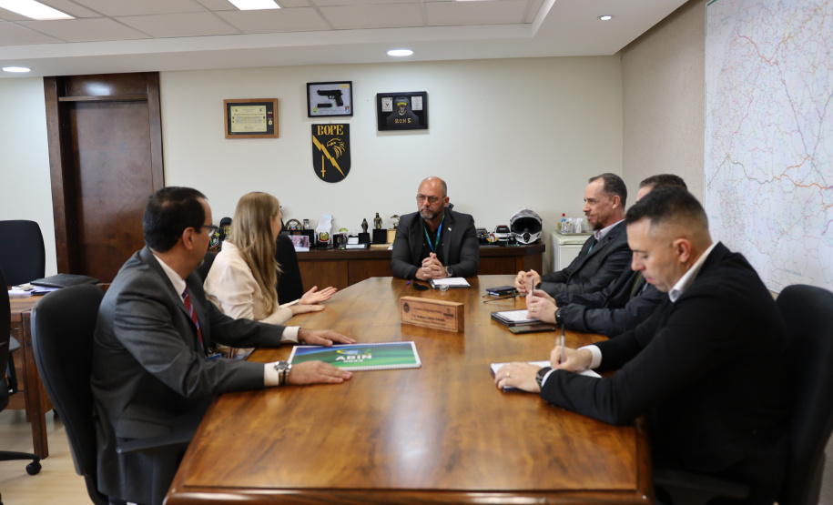 Secretário Hudson recebe representantes da ABIN