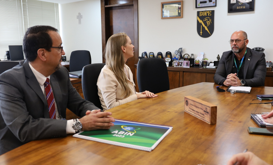 Secretário Hudson recebe representantes da ABIN