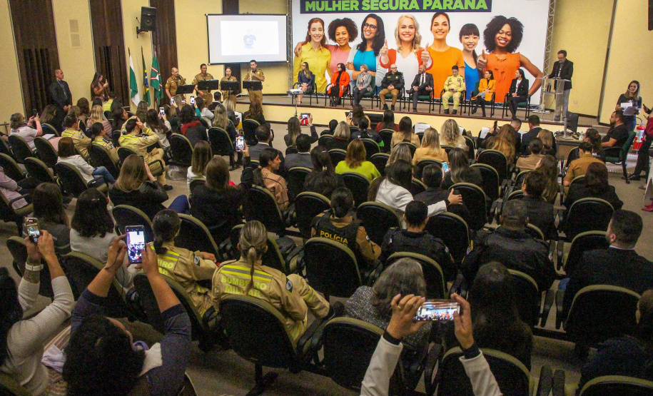 Para reduzir a violência doméstica e feminicídio, Paraná lança Programa Mulher Segura
