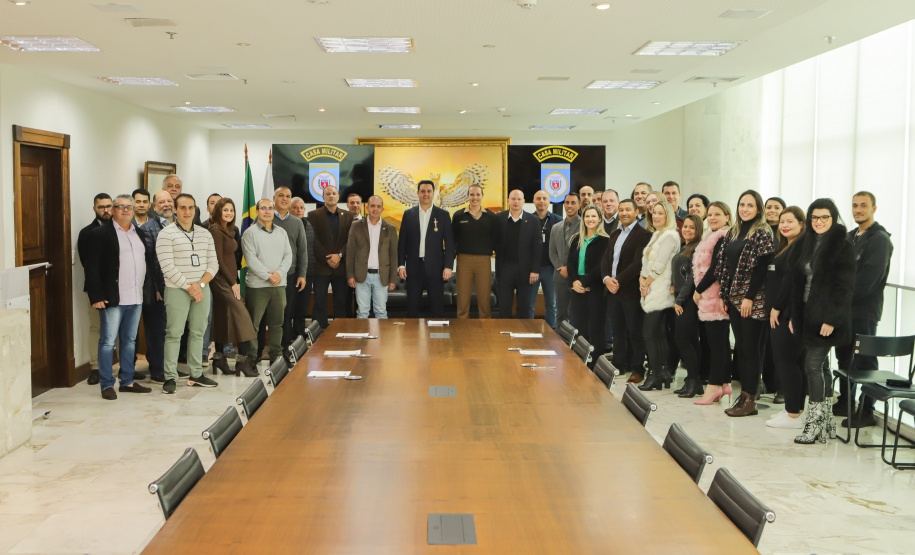 Governador recebe a medalha Guardiões do Palácio Iguaçu, da Casa Militar