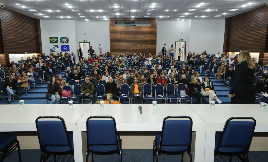 Professores, pedagogos e funcionários fazem simulado de segurança nas escolas do Paraná