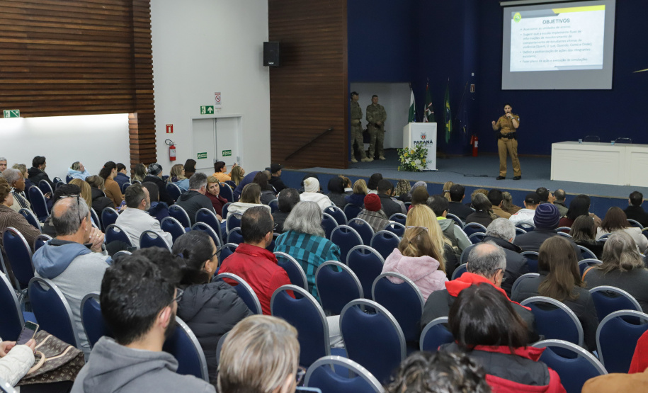Professores, pedagogos e funcionários fazem simulado de segurança nas escolas do Paraná