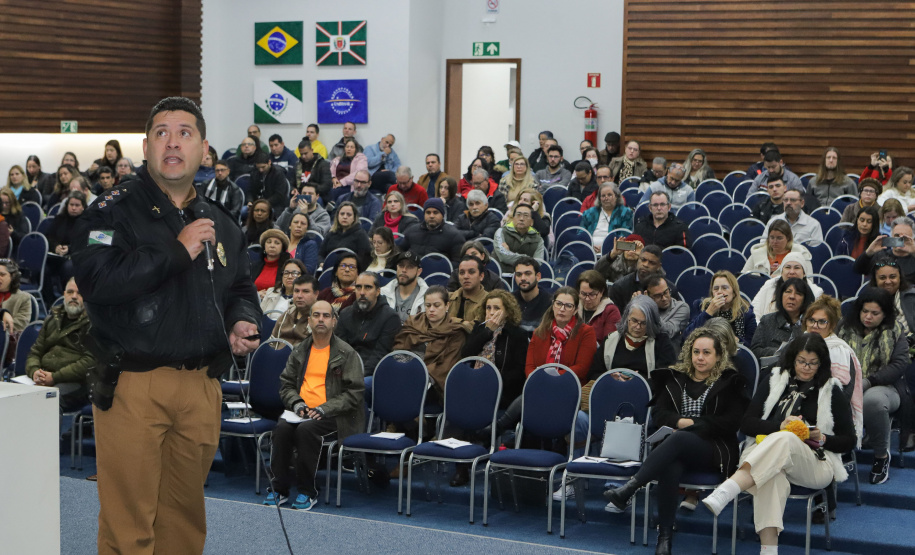 Professores, pedagogos e funcionários fazem simulado de segurança nas escolas do Paraná