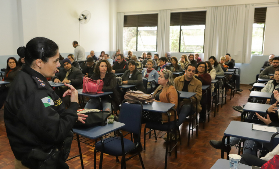Professores, pedagogos e funcionários fazem simulado de segurança nas escolas do Paraná