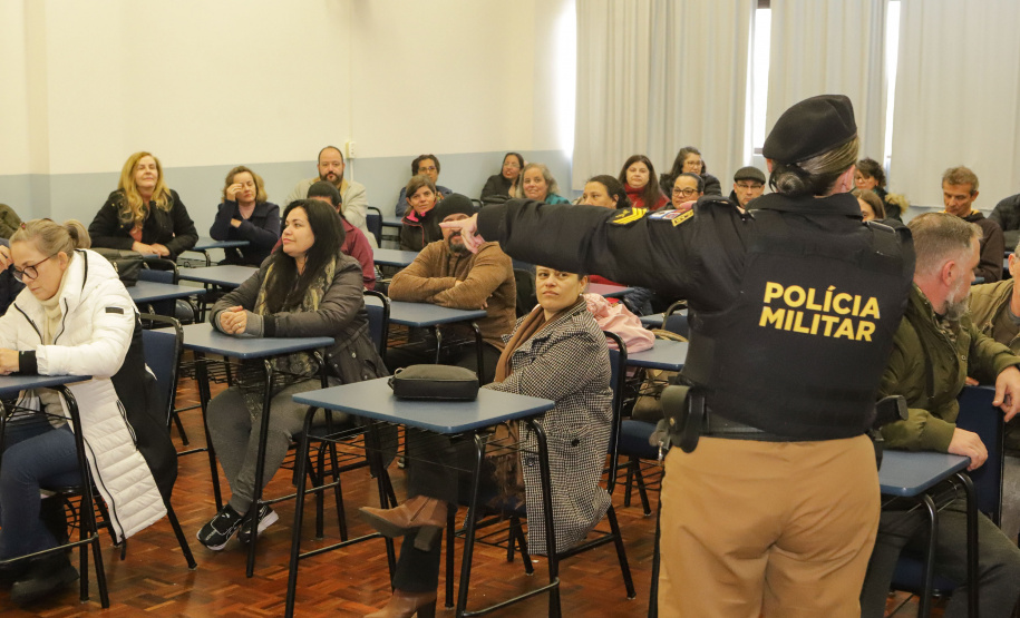 Professores, pedagogos e funcionários fazem simulado de segurança nas escolas do Paraná