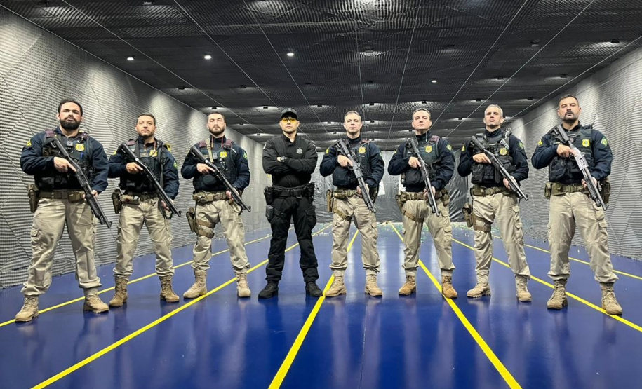 Polícia Penal do Paraná instrui agentes da PRF com técnicas de uso de espingarda calibre 12