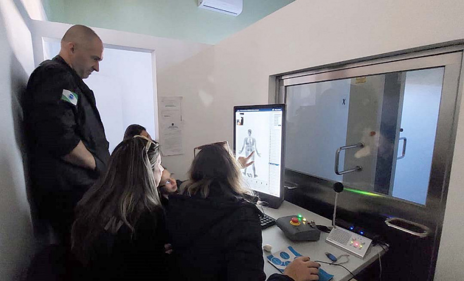 Policiais penais da região Oeste passam por capacitação para escaneamento corporal