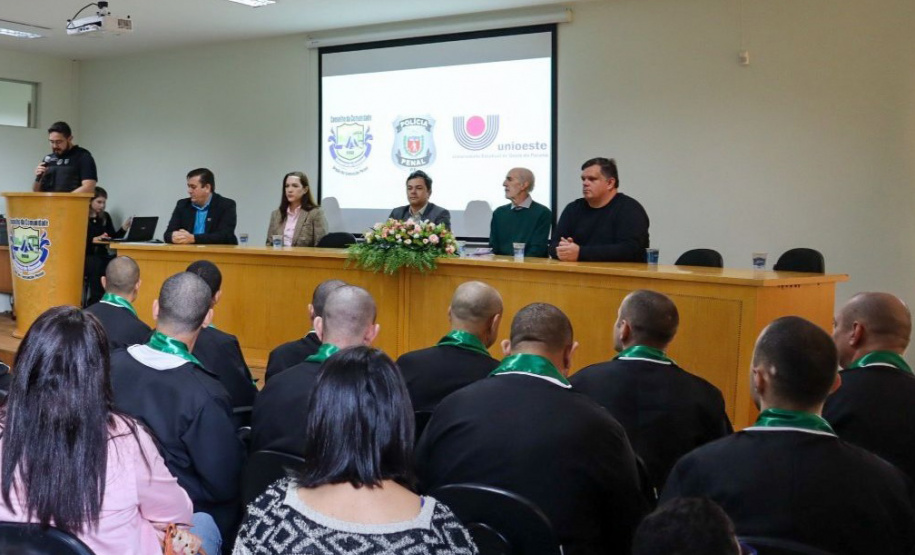 Pessoas privadas de liberdade recebem certificados de curso profissionalizante em Cascavel