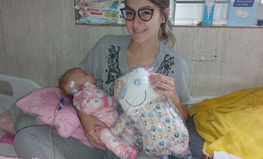 Naninhas feitas por custodiados ajudam no tratamento de crianças hospitalizadas