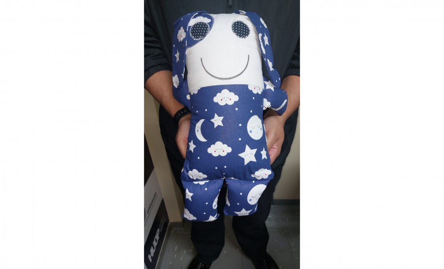 Naninhas feitas por custodiados ajudam no tratamento de crianças hospitalizadas