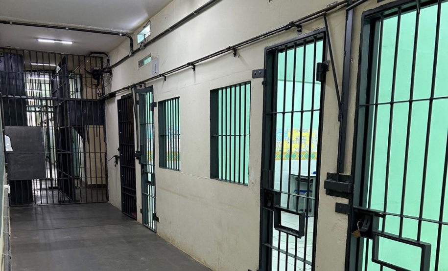 Custodiados de Maringá ganham nova profissão após capacitação em pintura imobiliária