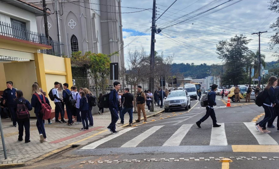 Polícia Militar reforça policiamento e ações educativas junto à comunidade escolar