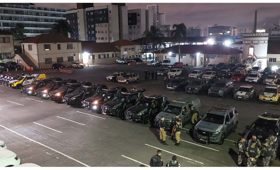 Polícia Militar cumpre mandados contra o tráfico de drogas em bairro de Curitiba