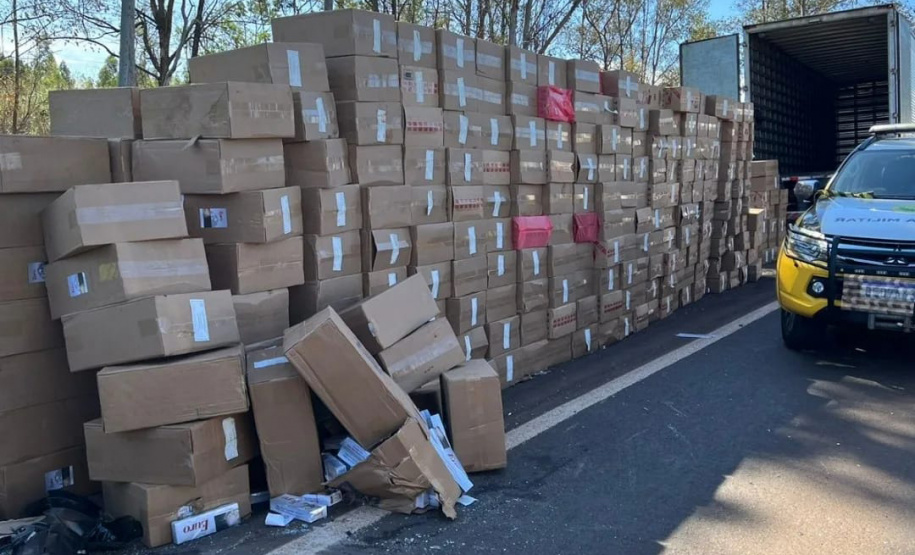 Polícia Rodoviária apreende 765 caixas de cigarros contrabandeados na PR-323