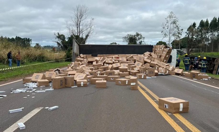 Polícia Rodoviária apreende 765 caixas de cigarros contrabandeados na PR-323