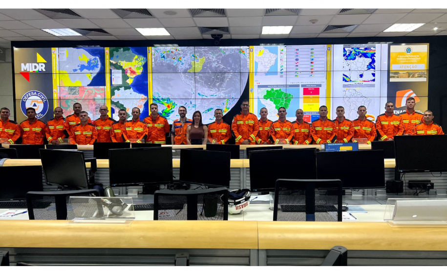 Bombeiro paranaense embarca para missão humanitária de combate a incêndios no Canadá