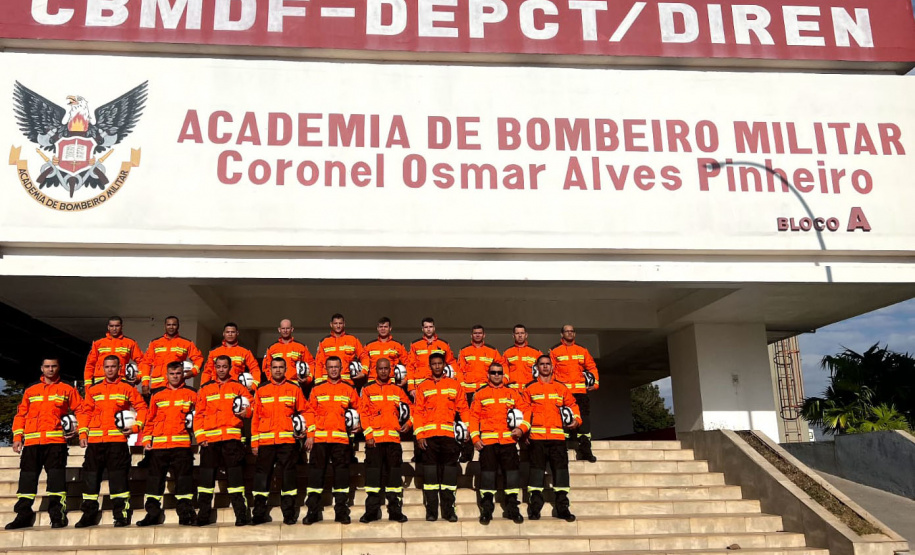 Bombeiro paranaense embarca para missão humanitária de combate a incêndios no Canadá