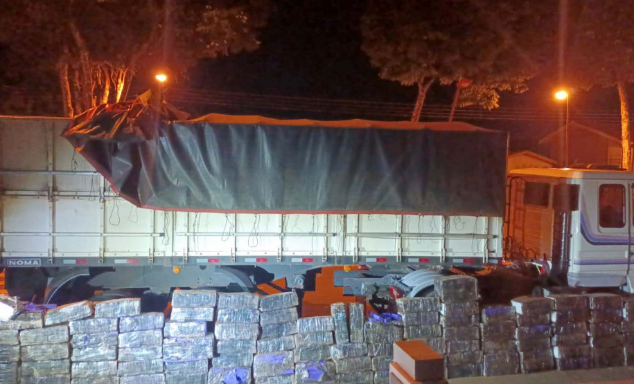 Polícia Militar apreende 3,1 toneladas de maconha em duas ações na região Oeste