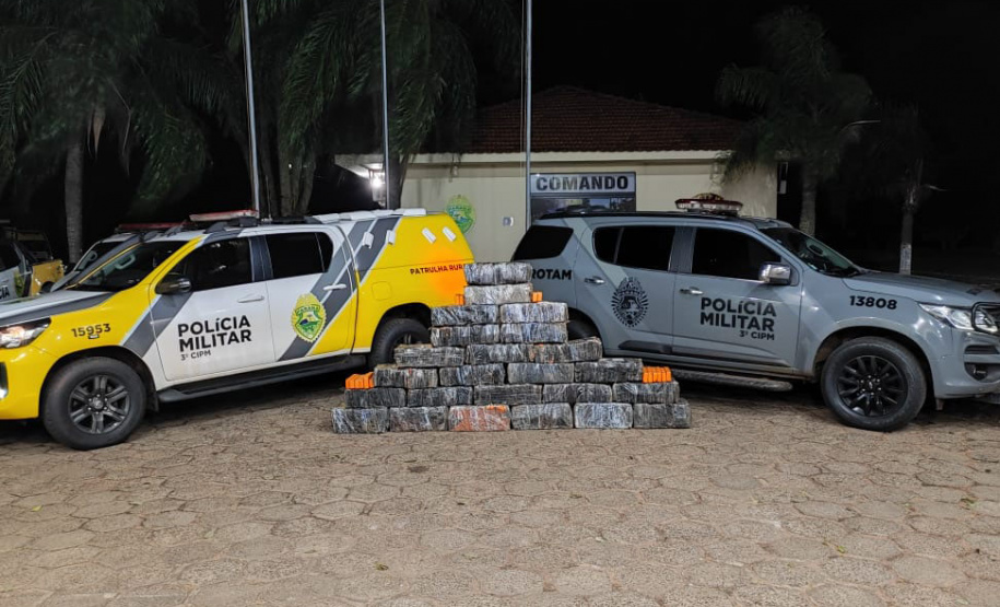 Ação policial recupera veículo roubado e apreende 478 quilos de droga em Porto Rico