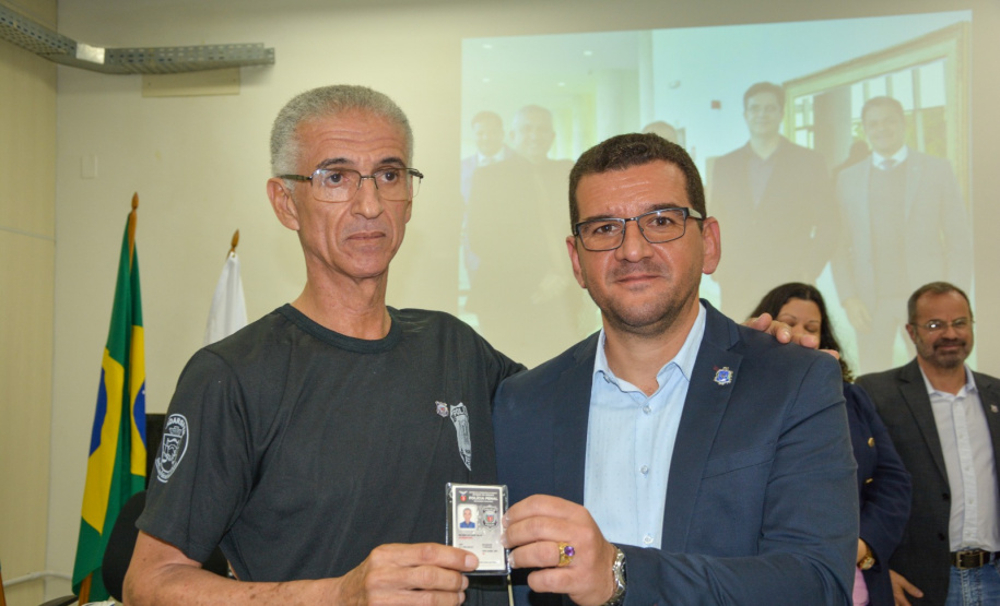Polícia Penal do Paraná inicia entrega de novas identidades funcionais aos servidores